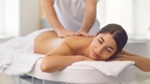 Massagem relaxante com oleos essenciais