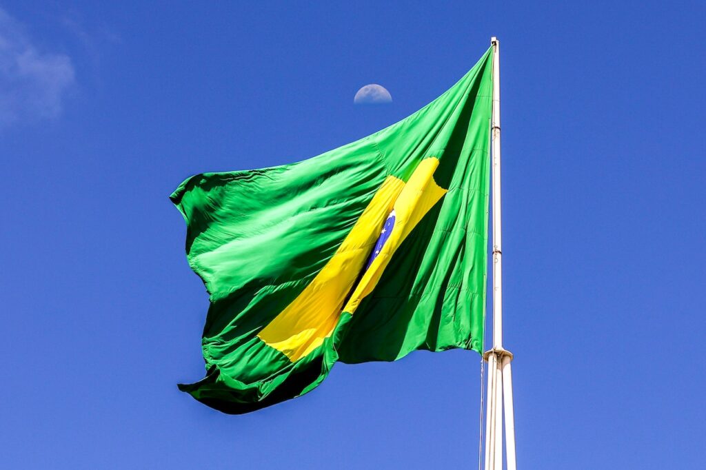 bandeira do Brasil simbolizando as políticas nacionais do governo federal